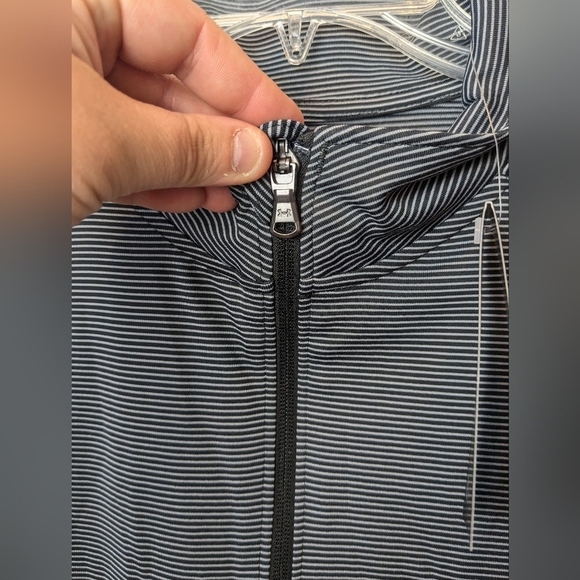 NWT Under Armour Long Sleeve Shirt Men Size Large 1/4 Zip Loose Fit - Picture 5 of 9